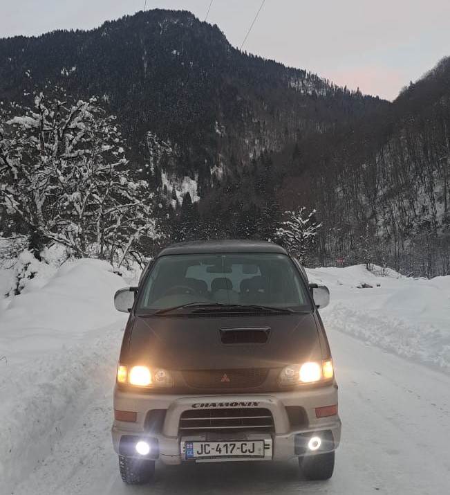4x4 SUV vehicle 1