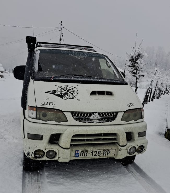 4x4 SUV vehicle 2